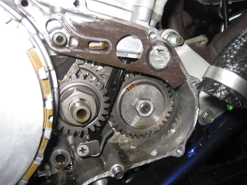 Valves, Cam chain and plugged clutch cover. Suzuki Z400 Forum Z400