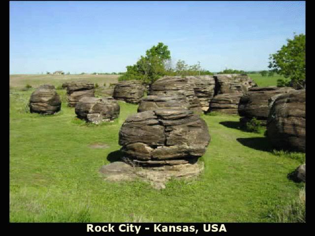 1255929079_unusual_rocks_around_the.jpg