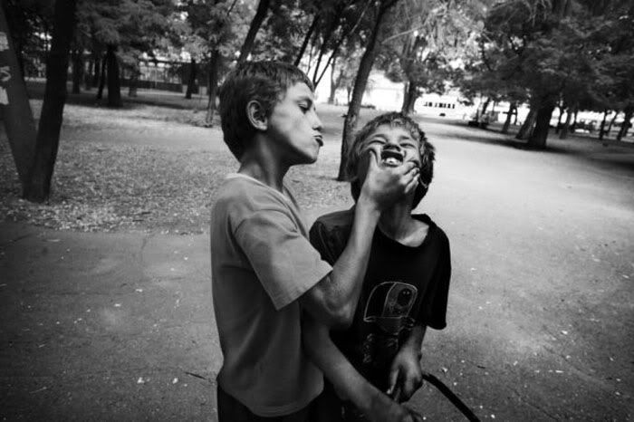 1256882471_children_on_the_stree-1.jpg