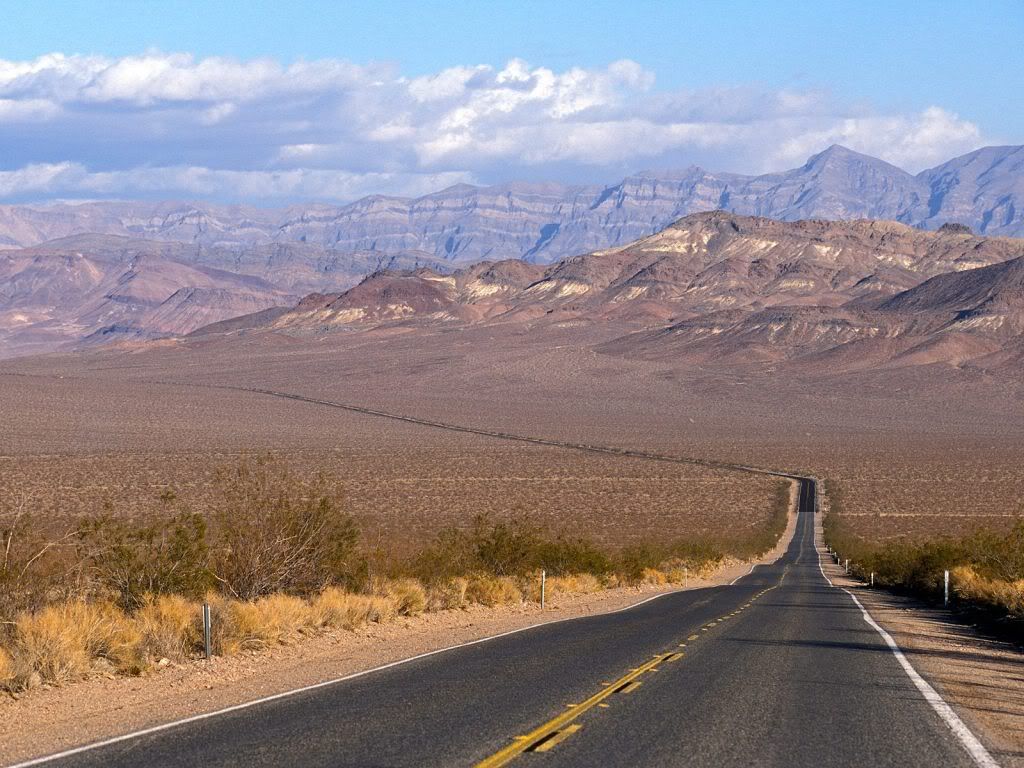 LonelyRoadtoShoshoneDeathValleyNati.jpg