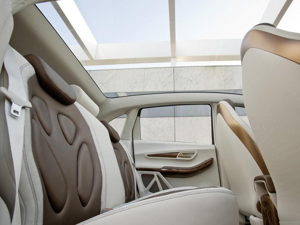 Mercedes-Benz-BlueZero_E-Cell_Pl-1.jpg