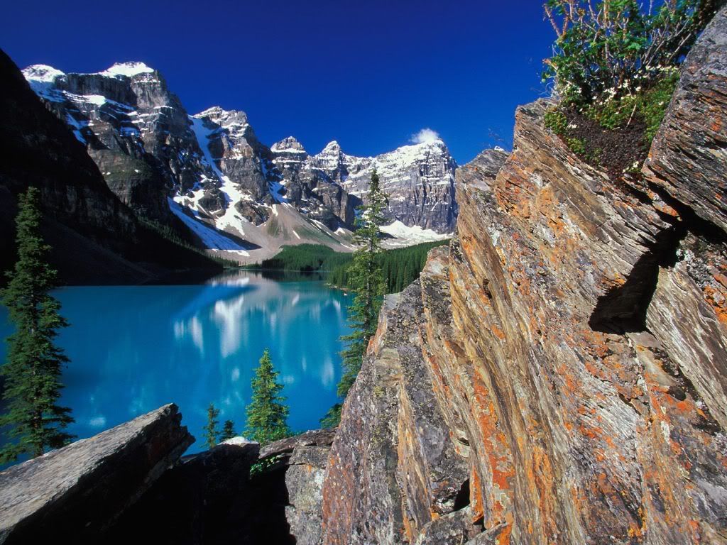 MoraineLakeandValleyoftheTenPeaksBa.jpg