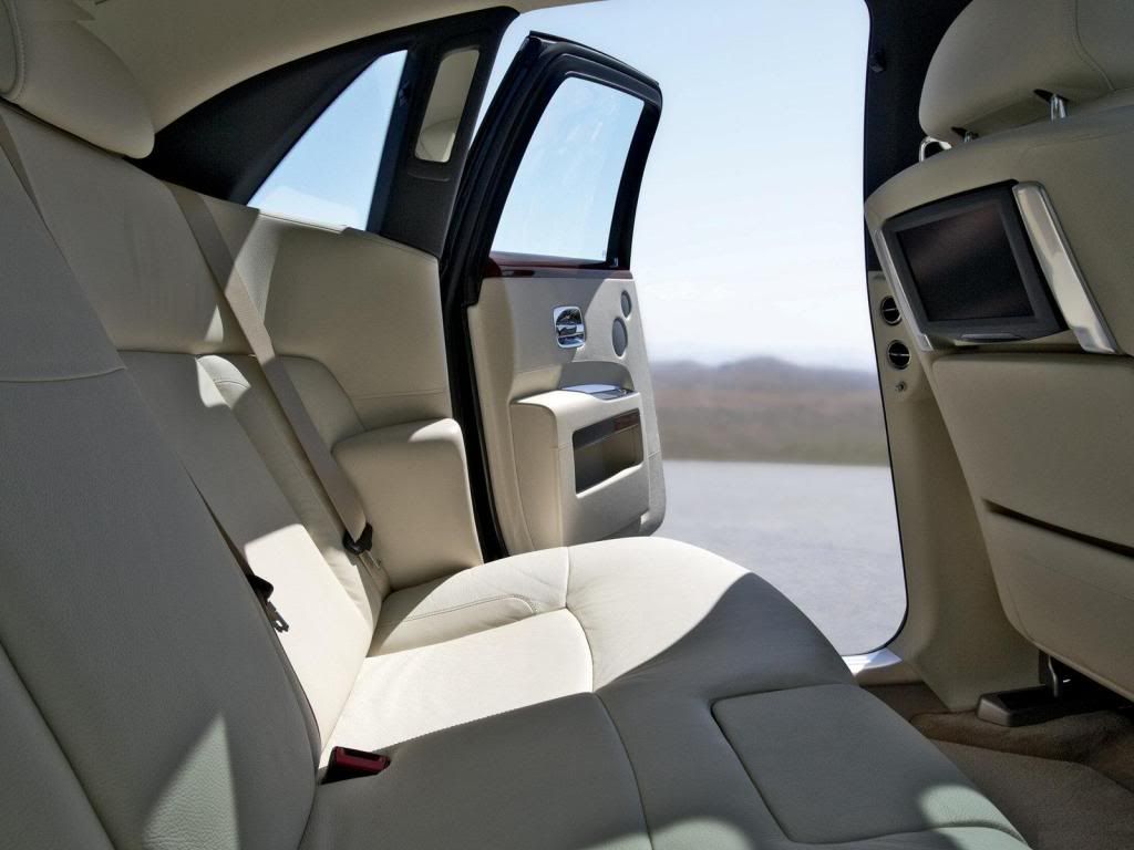 Rolls-Royce-Ghost_2010_1600x1200-4.jpg