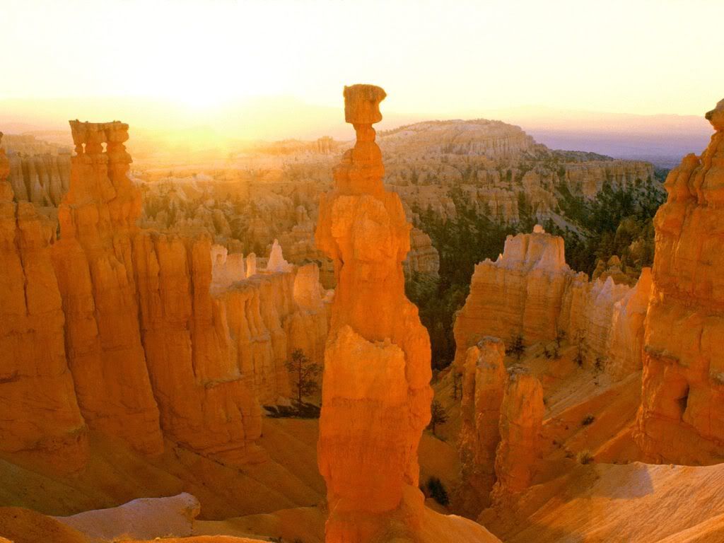 SunriseColorsThorsHammerBryceCanyon.jpg